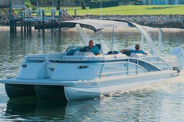 Bennington QSBAX2 Swingback Yacht For Sale