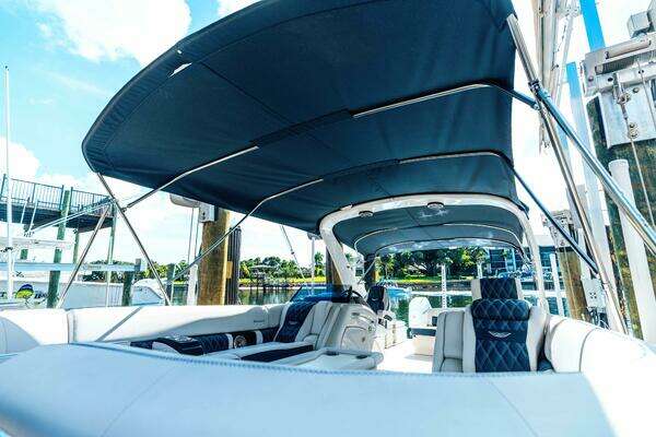 Bennington QSBAX2 Swingback Yacht For Sale