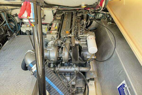 Island Packet 360 Hardtop Express Cruiser Yacht For Sale