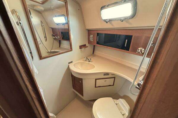 Island Packet 360 Hardtop Express Cruiser Yacht For Sale