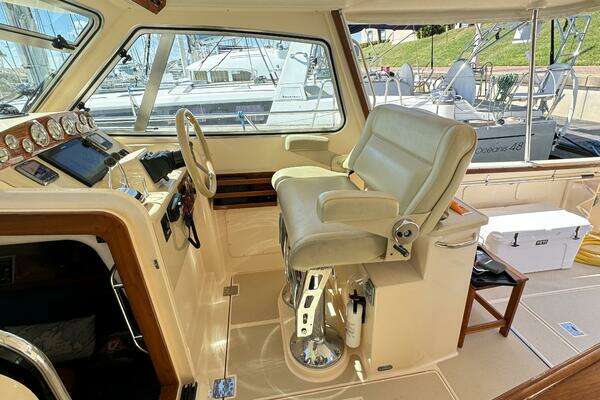 Island Packet 360 Hardtop Express Cruiser Yacht For Sale