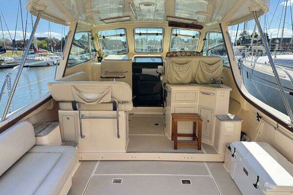 Island Packet 360 Hardtop Express Cruiser Yacht For Sale