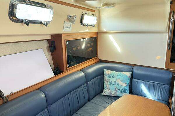 Island Packet 360 Hardtop Express Cruiser Yacht For Sale