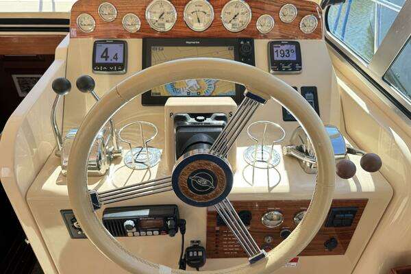 Island Packet 360 Hardtop Express Cruiser Yacht For Sale