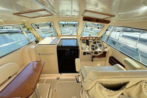 Island Packet 360 Hardtop Express Cruiser Yacht For Sale