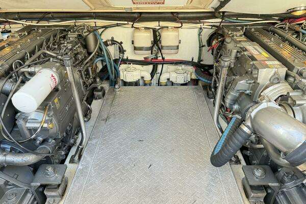 Island Packet 360 Hardtop Express Cruiser Yacht For Sale