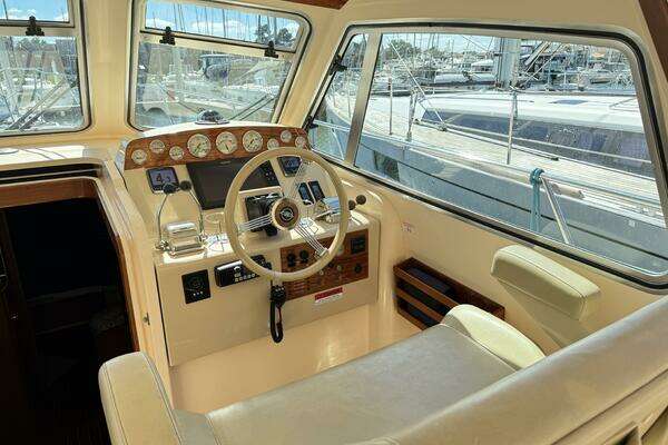 Island Packet 360 Hardtop Express Cruiser Yacht For Sale