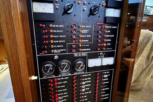 Camargue Yachtfisher Yacht For Sale