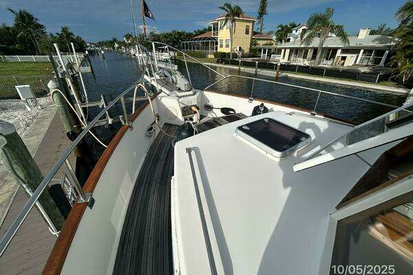 Grand Banks Classic Yacht For Sale