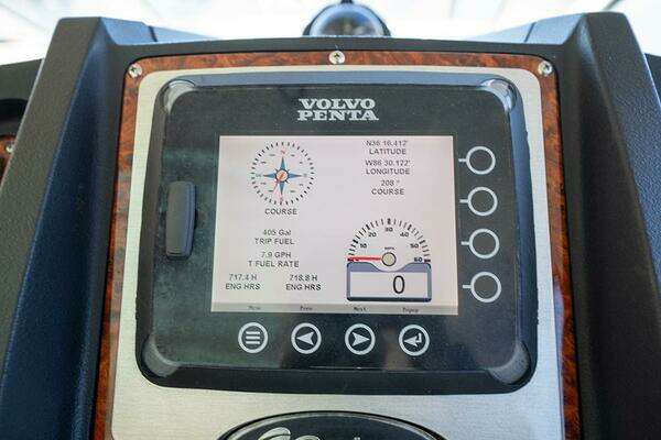 Cruisers Yachts 520 Sports Coupe Yacht For Sale