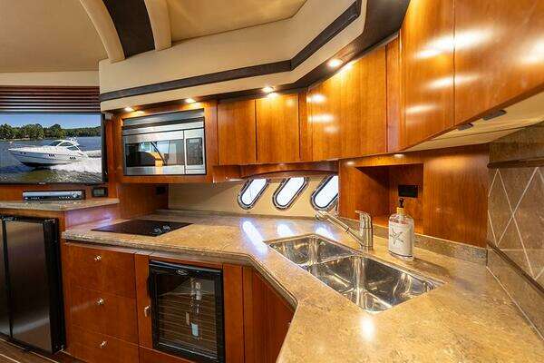 Cruisers Yachts 520 Sports Coupe Yacht For Sale