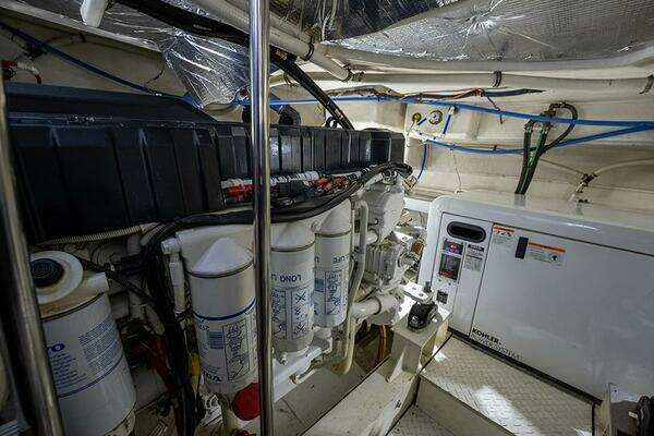 Cruisers Yachts 520 Sports Coupe Yacht For Sale