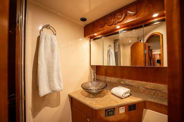 Cruisers Yachts 520 Sports Coupe Yacht For Sale