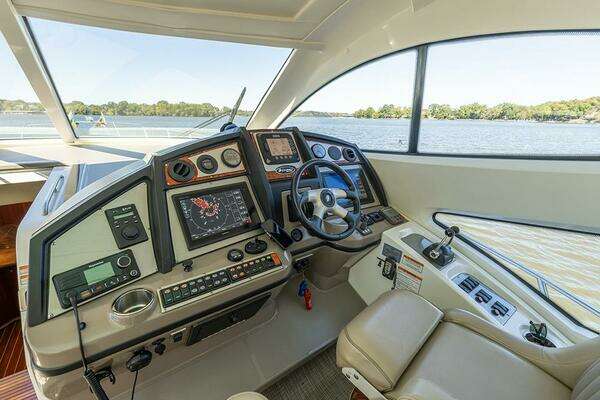 Cruisers Yachts 520 Sports Coupe Yacht For Sale