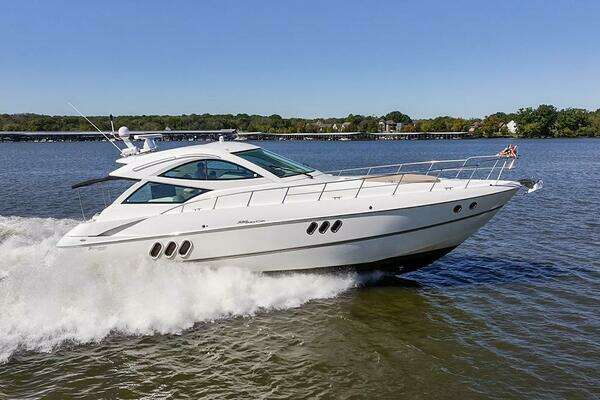 Cruisers Yachts 520 Sports Coupe Yacht For Sale