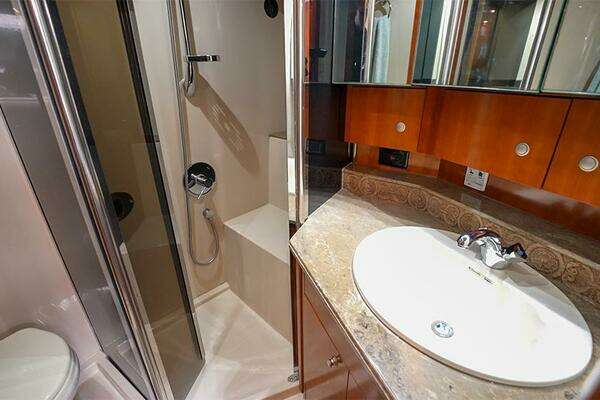 Cruisers Yachts 520 Sports Coupe Yacht For Sale