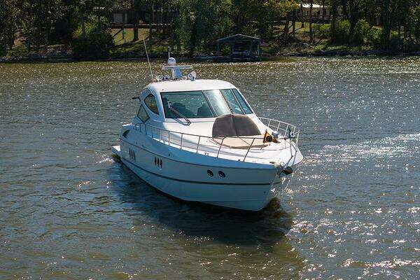 Cruisers Yachts 520 Sports Coupe Yacht For Sale