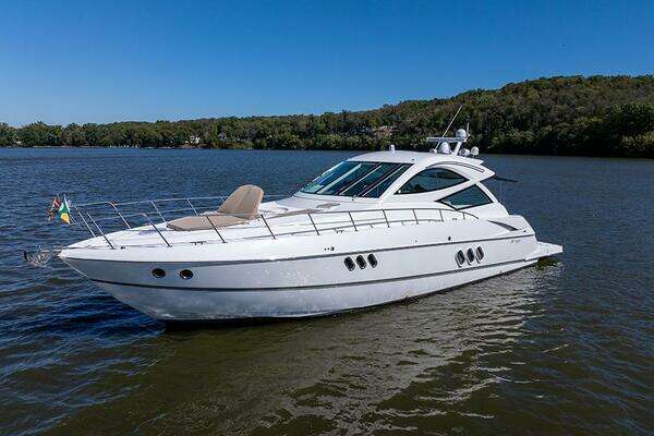 Cruisers Yachts 520 Sports Coupe Yacht For Sale
