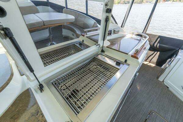 Cruisers Yachts 520 Sports Coupe Yacht For Sale