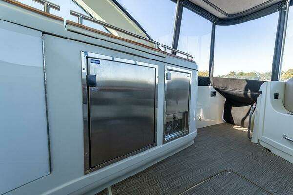 Cruisers Yachts 520 Sports Coupe Yacht For Sale