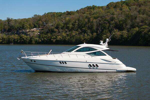 Cruisers Yachts 520 Sports Coupe Yacht For Sale