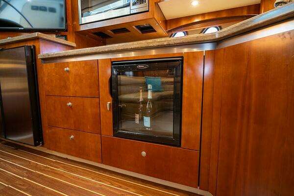Cruisers Yachts 520 Sports Coupe Yacht For Sale