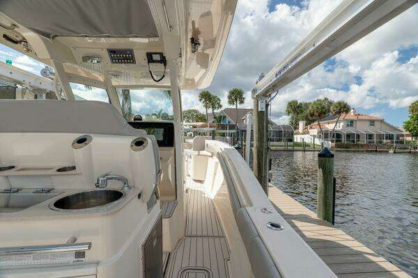 Scout 320 LXF Yacht For Sale