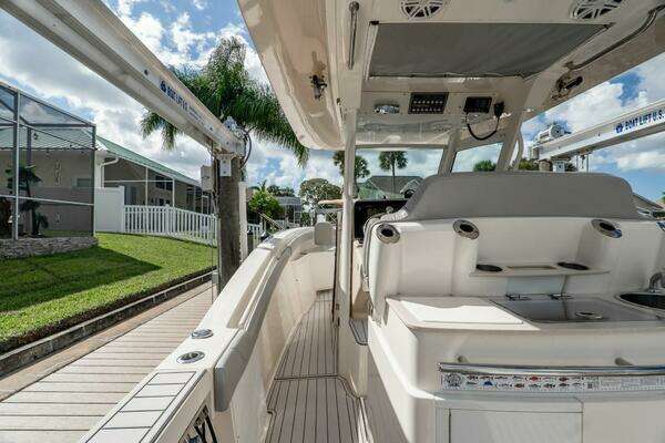 Scout 320 LXF Yacht For Sale