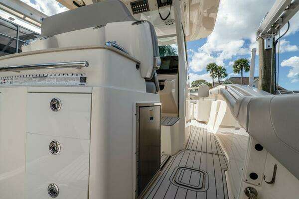 Scout 320 LXF Yacht For Sale