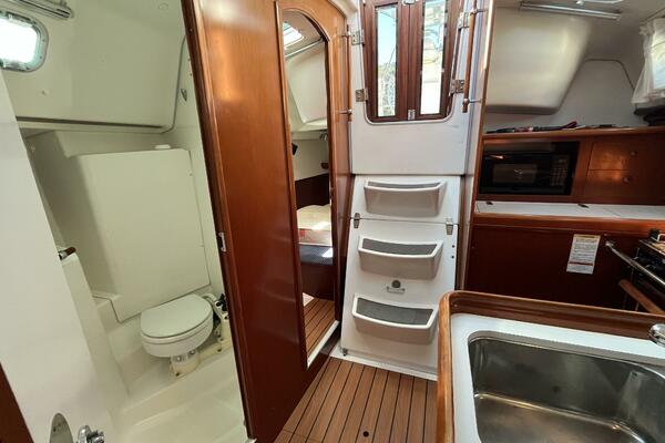 Dream 33ft Beneteau Yacht For Sale