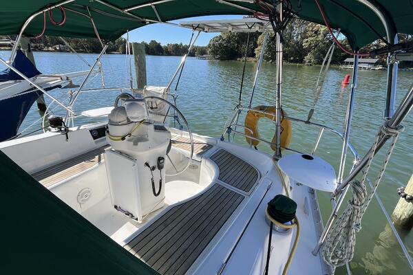 Dream 33ft Beneteau Yacht For Sale