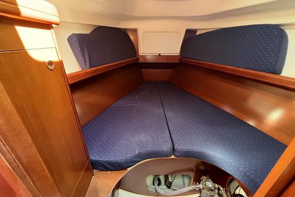 Dream 33ft Beneteau Yacht For Sale
