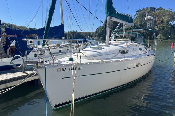 Dream 33ft Beneteau Yacht For Sale