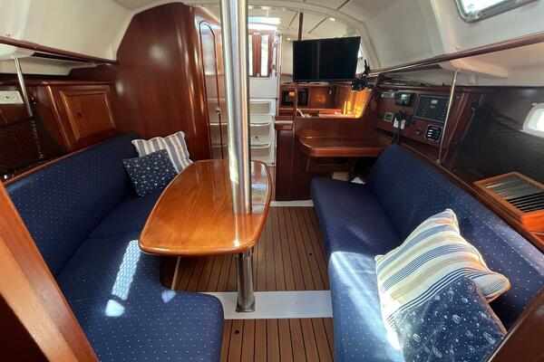 Dream 33ft Beneteau Yacht For Sale