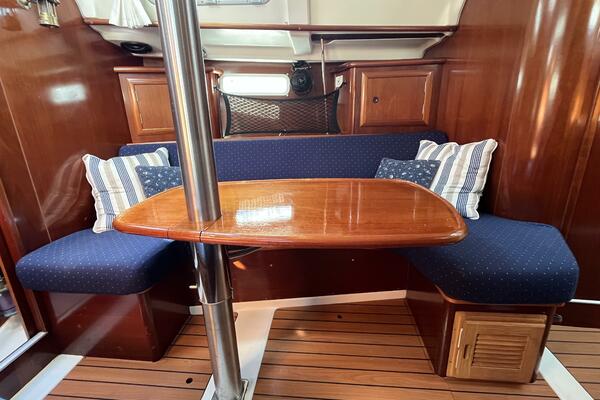 Dream 33ft Beneteau Yacht For Sale
