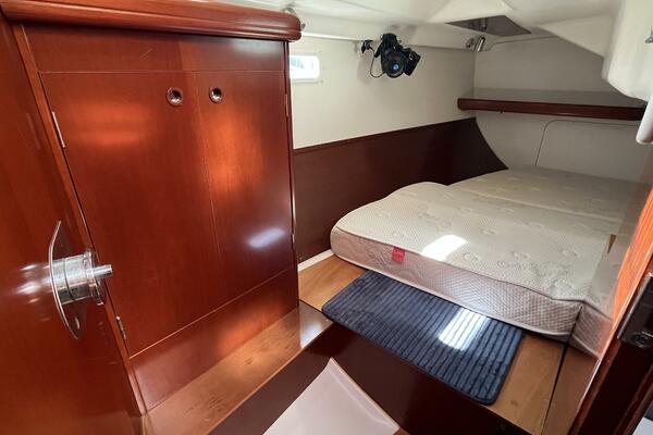 Dream 33ft Beneteau Yacht For Sale