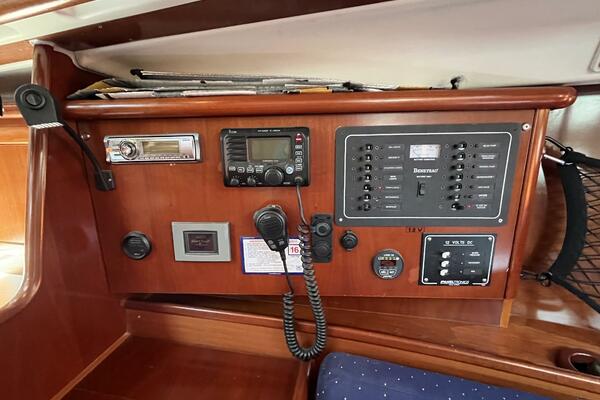 Dream 33ft Beneteau Yacht For Sale