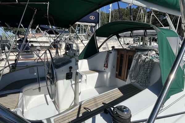 Dream 33ft Beneteau Yacht For Sale