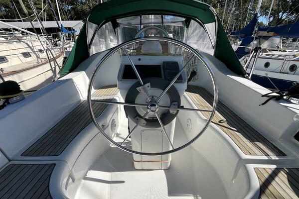 Dream 33ft Beneteau Yacht For Sale