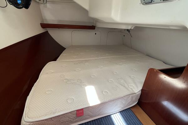 Dream 33ft Beneteau Yacht For Sale