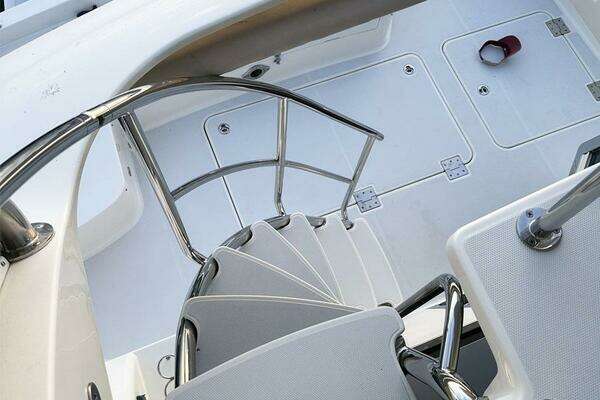 Sabre 48 Flybridge Sedan Yacht For Sale