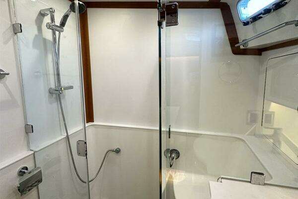 Sabre 48 Flybridge Sedan Yacht For Sale