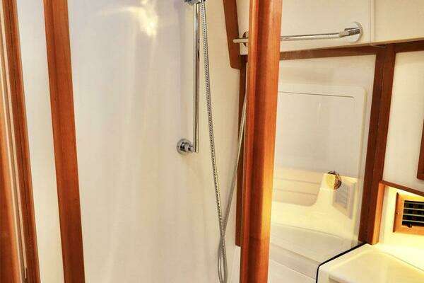 Sabre 48 Flybridge Sedan Yacht For Sale