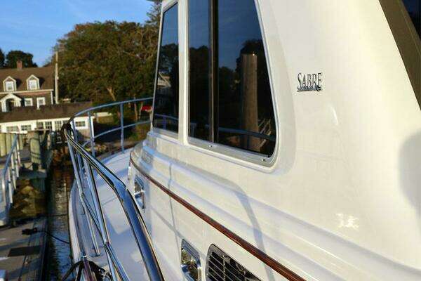 Sabre 48 Flybridge Sedan Yacht For Sale