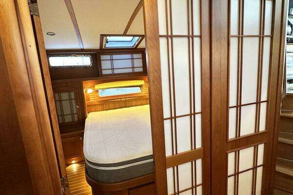 Sabre 48 Flybridge Sedan Yacht For Sale