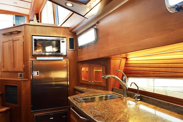 Sabre 48 Flybridge Sedan Yacht For Sale