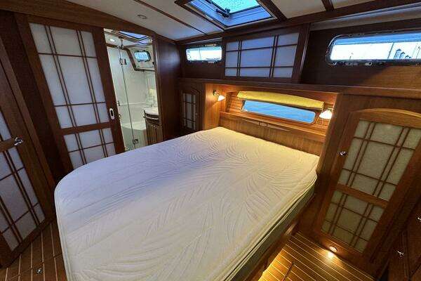 Sabre 48 Flybridge Sedan Yacht For Sale