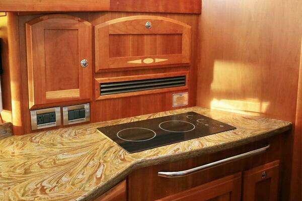 Sabre 48 Flybridge Sedan Yacht For Sale