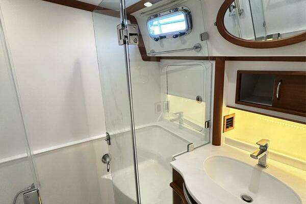 Sabre 48 Flybridge Sedan Yacht For Sale