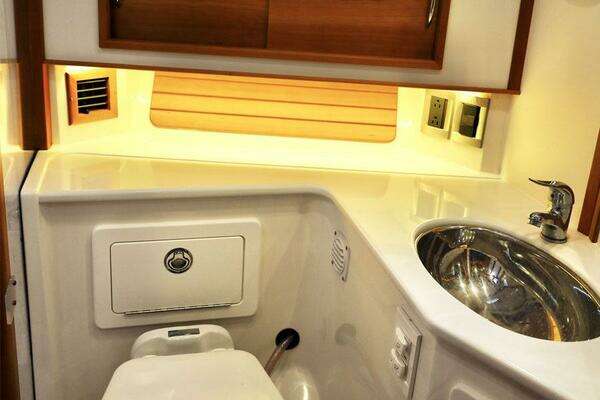 Sabre 48 Flybridge Sedan Yacht For Sale